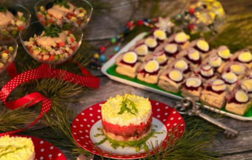 Замечательные салаты на новый год. Бесподобный салат к Новому 2019 году, который сметут за праздничным столом первым