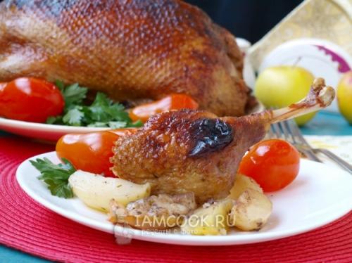 Утка фаршированная. Утка, фаршированная картофелем