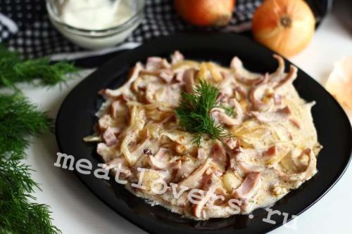 Как приготовить кальмары в сметане. Кальмары жареные с луком в сметане