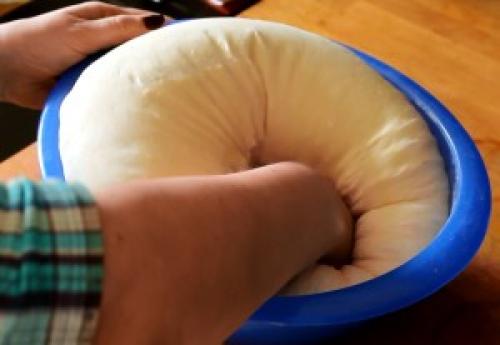 Рецепт домашнего хлеба в духовке на сырых дрожжах. Приготовление