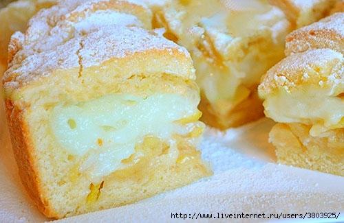 Пирог яблочный с заварным кремом.
