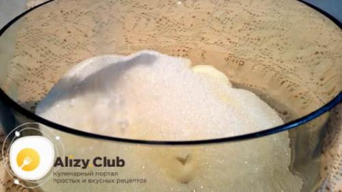 Яблочный пирог с творогом на кефире. Шарлотка с яблоками и творогом в мультиварке