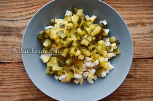 Салат Сытый гость. Салат "Сытый гость" с курицей и грецкими орехами