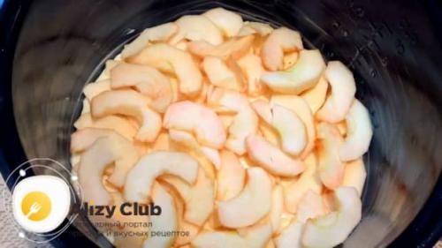 Яблочный пирог с творогом на кефире. Шарлотка с яблоками и творогом в мультиварке