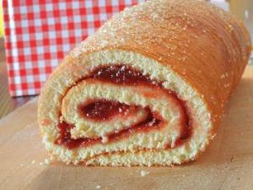 Вкусная и быстрая выпечка к чаю. Рулет «Нежный»