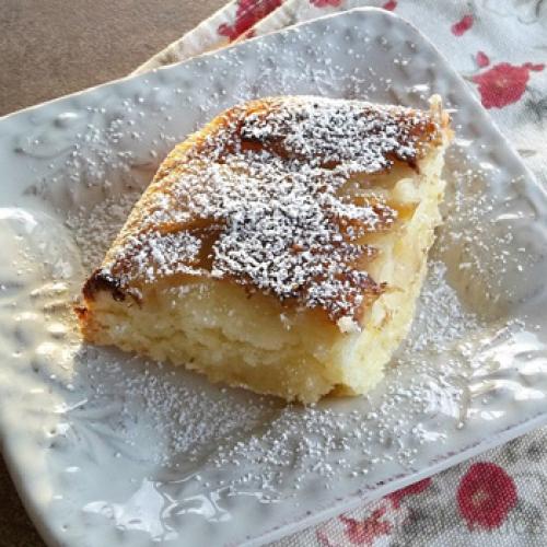 Шарлотка в мультиварке со сметаной. Шарлотка на сметане в мультиварке