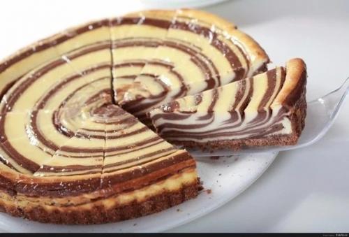 Пирог «Зебра» на кефире в мультиварке