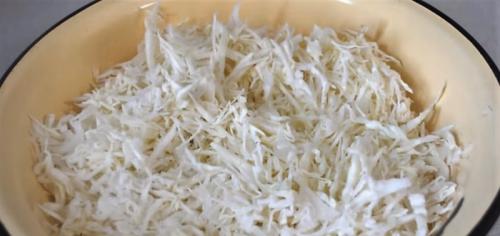 Салат с капусты на зиму рецепт без варки. Вкусный салат на зиму «Кубанский» с капустой и овощами