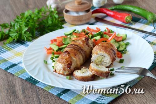 Рулеты куриные в беконе. Куриные рулетики с сыром в беконе