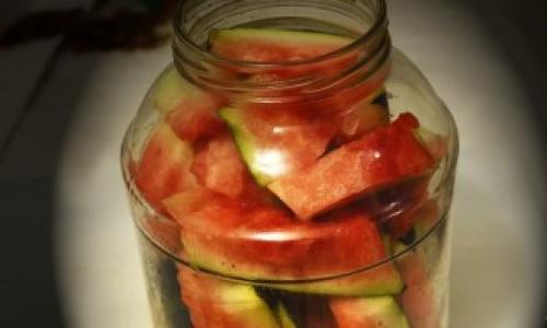 Арбузы соленые в банках. Арбузы соленые (в банках)