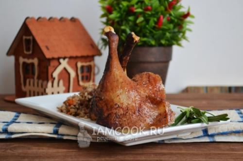 Как запекать утку в духовке с гречкой. Утка, фаршированная гречкой