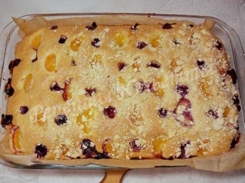 Пирог с фруктами на минералке. Ингредиенты: