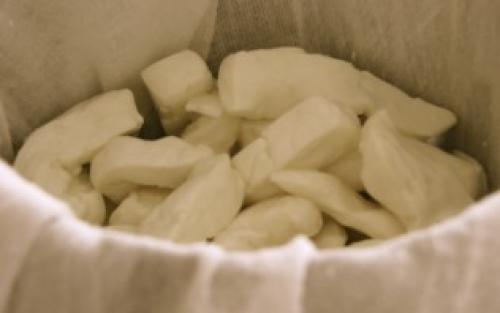 Твердый сыр в домашних с закваской. Твердый сыр в домашних условиях