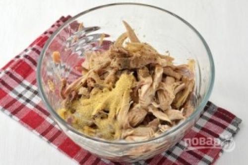 Рулет куриный в бутылке. Куриный рулет в бутылке с желатином