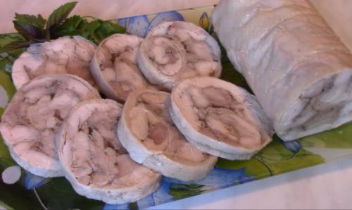 Нежный и очень вкусный куриный рулет.