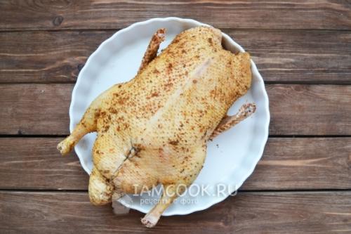 Как запекать утку в духовке с гречкой. Утка, фаршированная гречкой