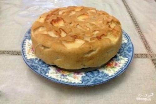 Шарлотка с яблоками в мультиварке. Яблочная шарлотка в мультиварке