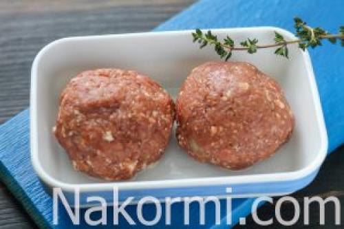 Митболы в сливочном соусе с грибами. 