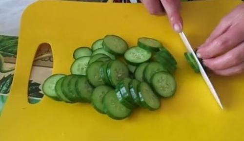 Салат из огурцов на зиму без стерилизации и варки рецепт. Салат из свежих огурцов на зиму «Тещин язык», рецепт без стерилизации