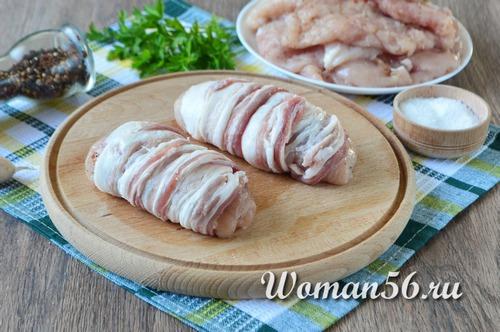 Рулеты куриные в беконе. Куриные рулетики с сыром в беконе