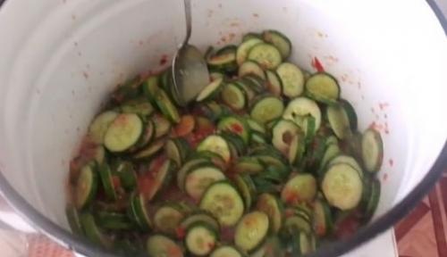 Салат из огурцов на зиму без стерилизации и варки рецепт. Салат из свежих огурцов на зиму «Тещин язык», рецепт без стерилизации