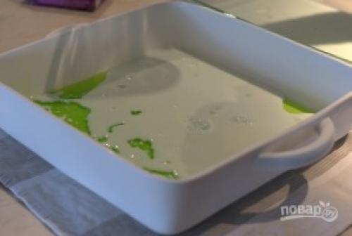 Разноцветное желе слоями в стакане. Желе слоями