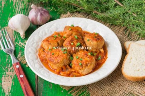 Митболы из курицы в томатном соусе. Куриные митболы с сыром в томатном соусе
