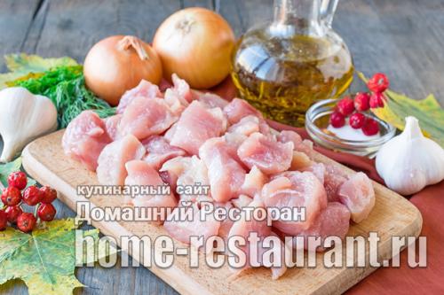 Гуляш из индейки с подливкой