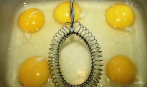 Куриный рулет в омлете. Куриный рулет с омлетом