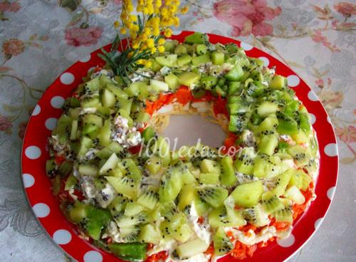 Салат Малахитовый браслет с изюмом. Салат Малахитовый браслет с киви, изюмом и орехами