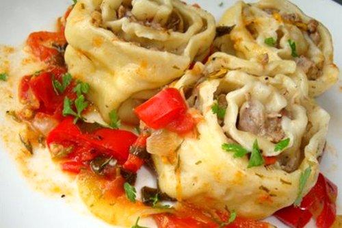 Розочки из слоеного теста с фаршем. Ленивые пельмени «Розочки» с мясом