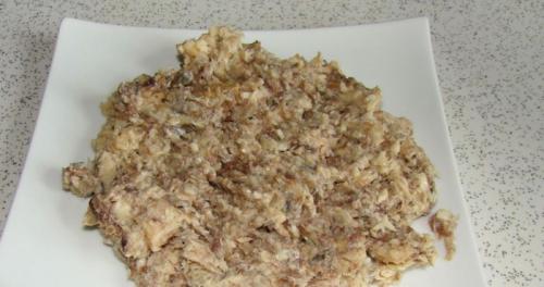 Салат с консервированной горбушей. Рецепты полезных салатов из консервированной горбуши