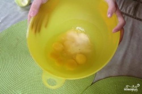 Шарлотка с яблоками в мультиварке. Яблочная шарлотка в мультиварке