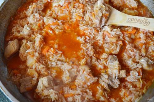 Плов на сковороде со свининой пошаговый рецепт.