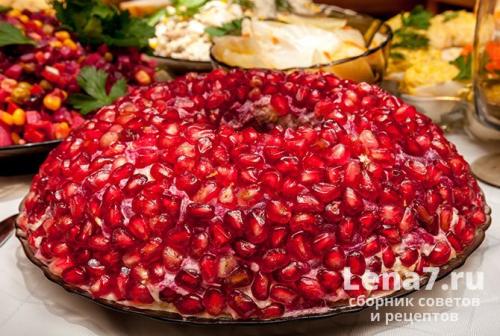 Салат Гранатовый браслет. Салат-закуска «Гранатовый браслет» с сыром и чесноком