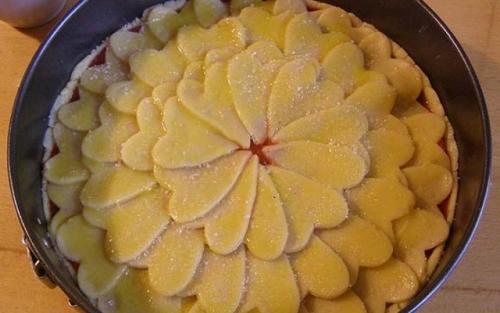 Пирог с клубникой. Клубничный пирог из песочного теста