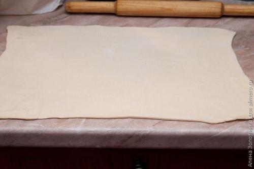 Розочки из слоеного теста с творогом. Розочки с творогом из слоеного теста