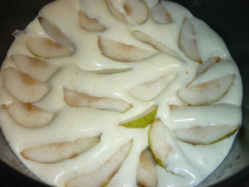 Шарлотка с грушами в мультиварке