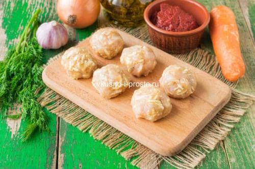 Митболы из курицы в томатном соусе. Куриные митболы с сыром в томатном соусе