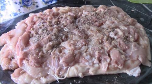 Нежный и очень вкусный куриный рулет.