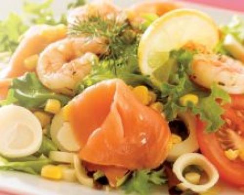 Салат с красной рыбой. С добавлением креветок