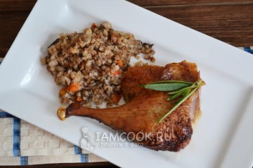Как запекать утку в духовке с гречкой. Утка, фаршированная гречкой