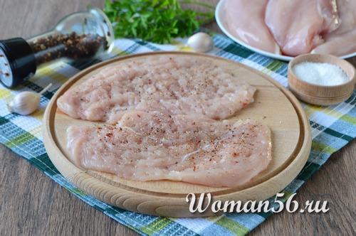 Рулеты куриные в беконе. Куриные рулетики с сыром в беконе