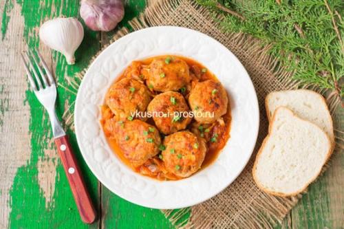Митболы из курицы в томатном соусе. Куриные митболы с сыром в томатном соусе