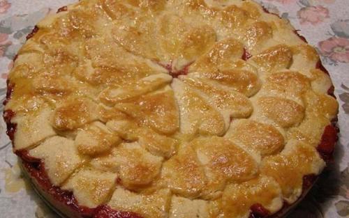 Пирог с клубникой. Клубничный пирог из песочного теста