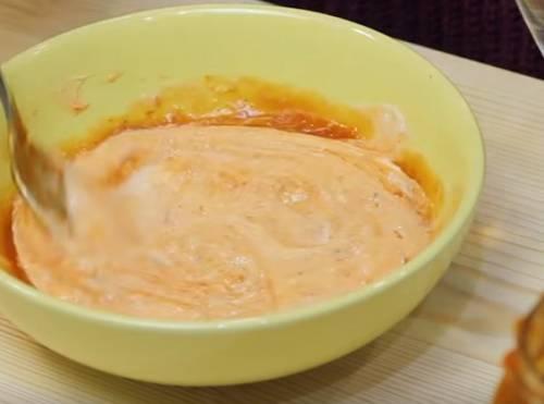 Рецепт тефтелей с подливкой. Мясные тефтели с подливкой из томатного соуса со сметаной