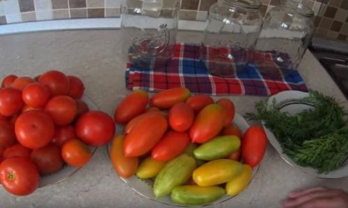 Помидоры на зиму с морковной ботвой, рецепт на 1 литровую банку