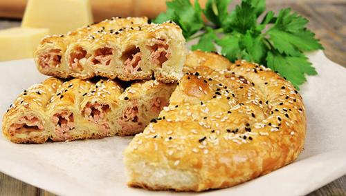 Пирог-улитка с ветчиной и сыром. Пирог-улитка из слоеного теста, с сыром и ветчиной