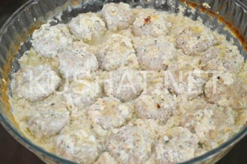 Тефтели с рисом в сметанном соусе. Пошаговый рецепт с фото