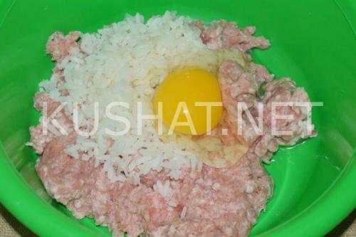 Тефтели с рисом в сметанном соусе. Пошаговый рецепт с фото